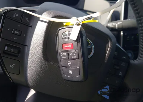 2025 Toyota Bz4X Xle z USA, uszkodzony, nr VIN JTMAAAAAXSA069435